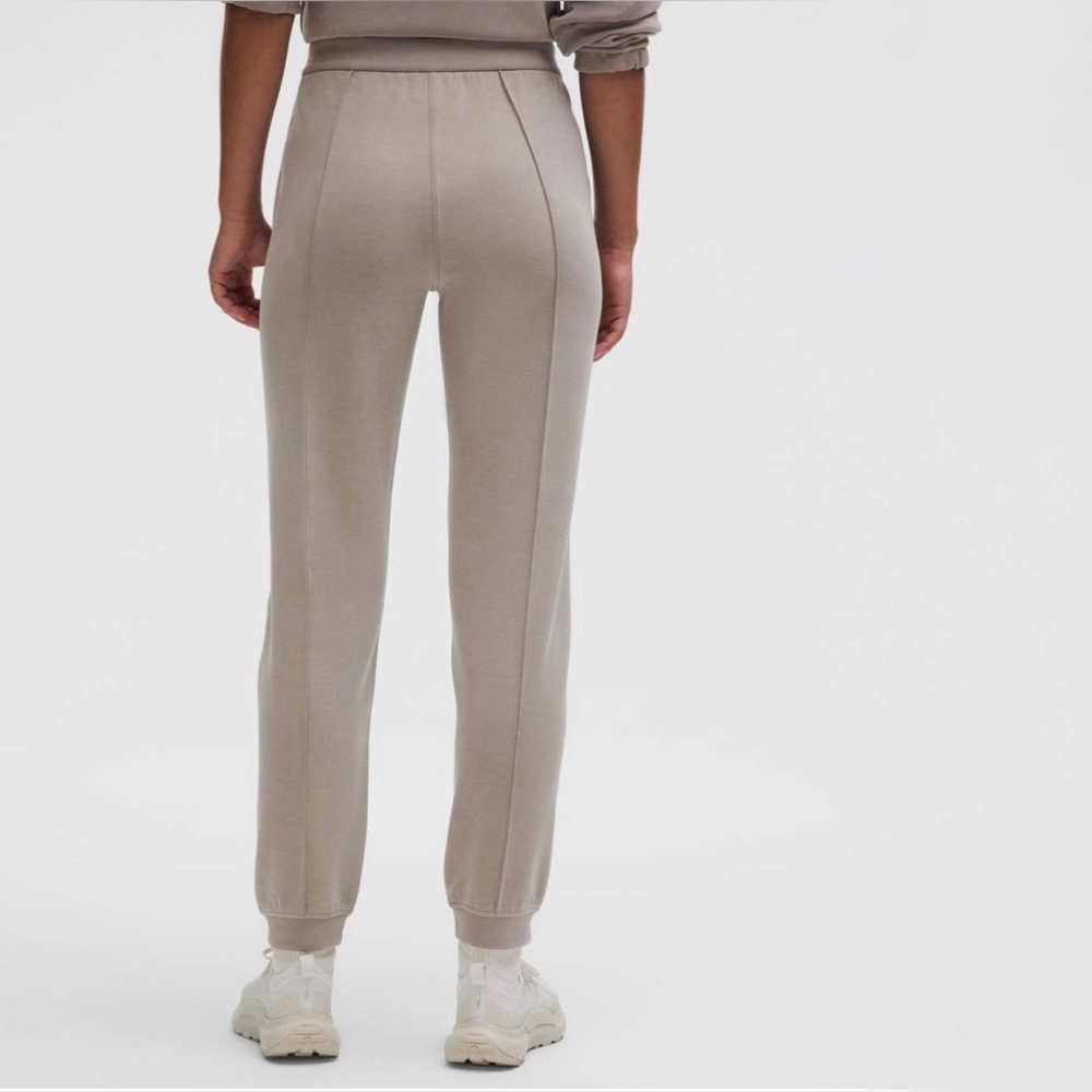 Lululemon Softstreme Classic-Fit High-Rise Joggers Warm Ash Grey Size Large - Picture 15 of 16